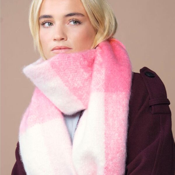 Fluffy Check Scarf Thumbnail